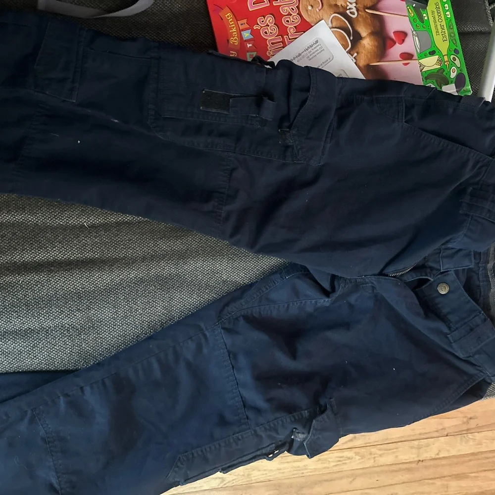 Men's Black Cargo Pants - Picture 5 of 10